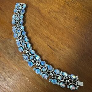 TRIFARI 1950s GREAT BLUE AURORA STONES BRACELET - SILVER TONE